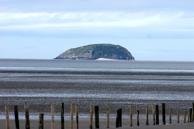 Trump aiming to buy Steep Holm to use as golf course