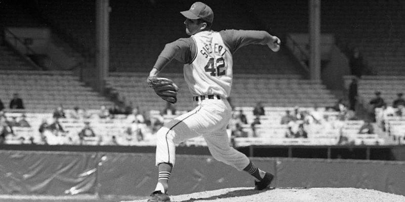 ⚾ Sonny Siebert’s Surprising No-Hitter Shakes the Stadium