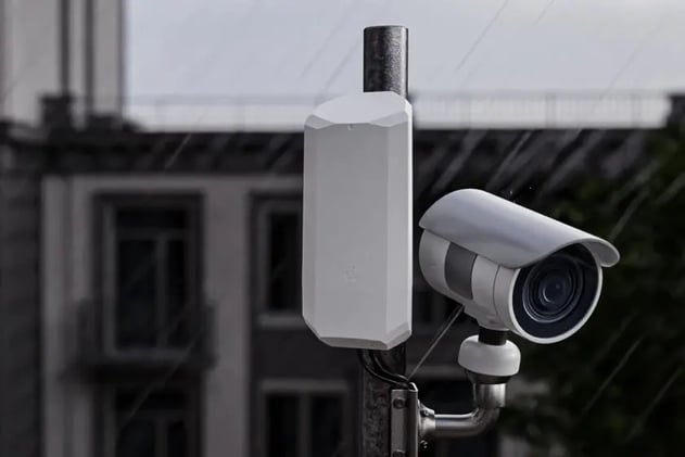 OTD500 – Router 5G outdoor con soporte PoE para cámaras y puntos WiFi