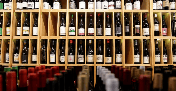 A New York vintner raids US wine cellars to skirt Trump's tariffs // Inside the debate on wine and water use 