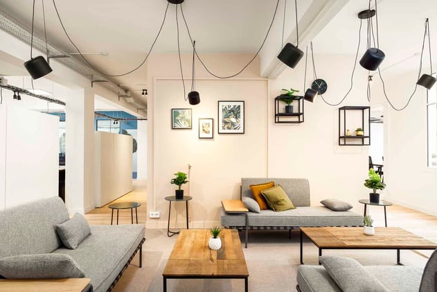 68 postes de travail disponibles