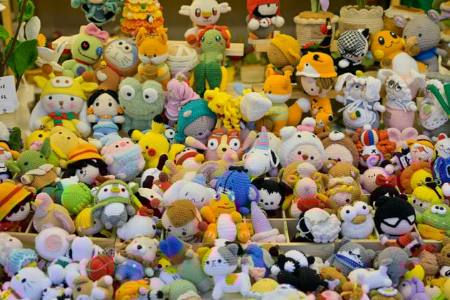 Once‐dominant toy chain gambles on a quick sale to outpace mounting claims