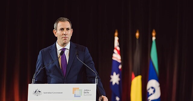 📈 Australia set for a decade of debt | Investors seek protection from AI bubble