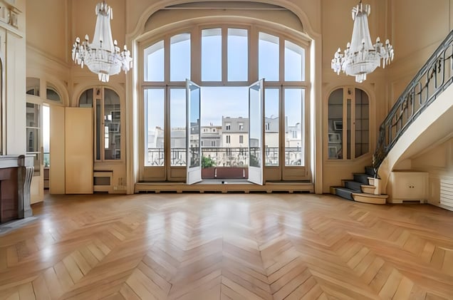 Entre 30 et 270 postes de travail disponibles