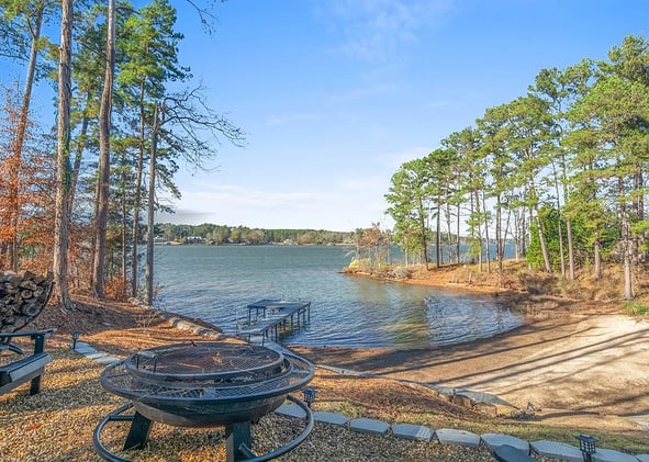 🚣‍♂️ 5 Waterfront Homes You Won’t Want to Miss