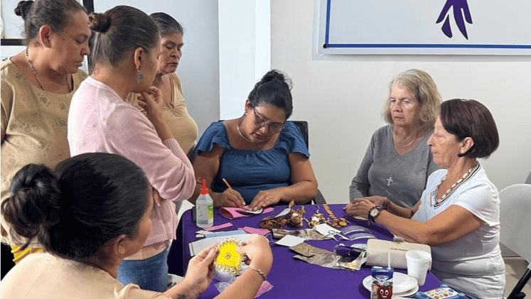 Emprendedoras de Veraguas transforman escamas en tembleques