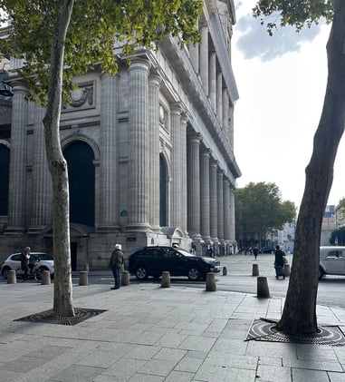 Can a 50-year-old book on Paris help repair your attention span?