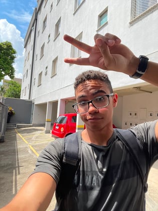 Eu saí da minha cidade natal aos 19 anos de idade.