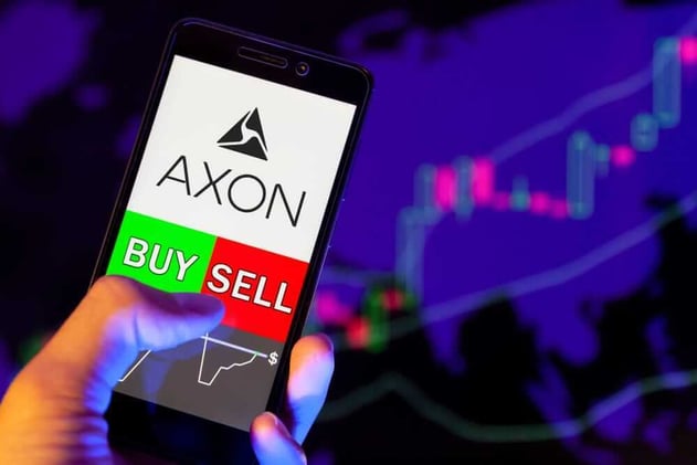 ตลาดตกใจเกินจริง?? AXON ดิ่งเหว -20%!! รายได้โต 31%.. แต่กําไร "พลาดเป้า"!!