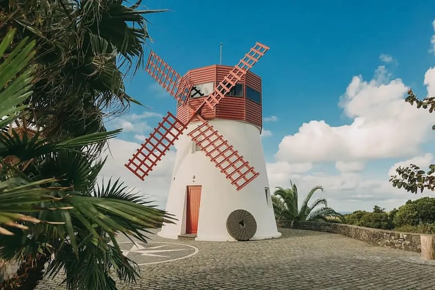 From UFOs to Hobbit Holes: 10 Whimsical and Unique Airbnbs You Can Stay In