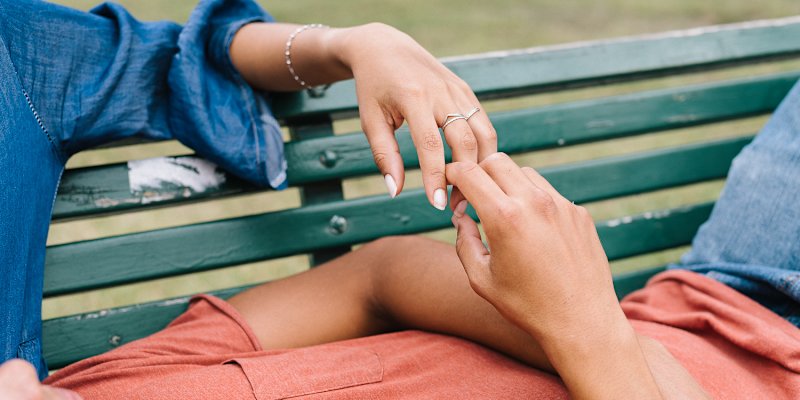 Hand-Holding During Arguments Enhances Emotional Regulation