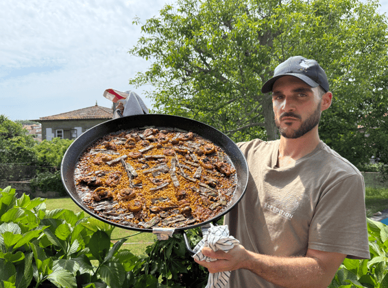 The Flavor Matrix of Valencian Paella (And Why Chorizo Destroys It)