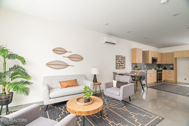 🏙️ $354K Walkable Knoxville STR With No Rental Restrictions