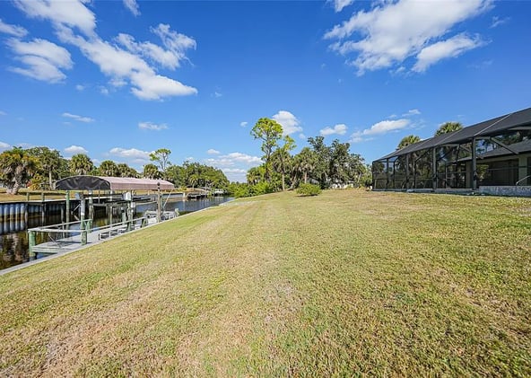 🏞️ Boater's Paradise: 5 Dream Waterfront Homes to Explore