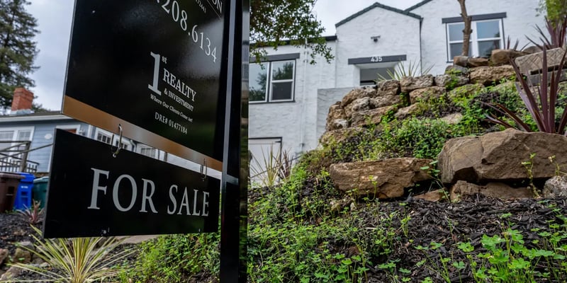 Mortgage rates sink, buyers rush back