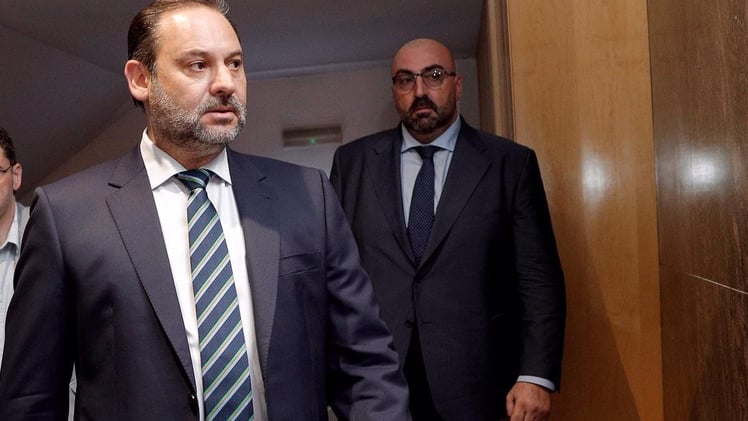 El Gobierno cerró, Bitcoin sube y Ábalos... ¿con sobres?