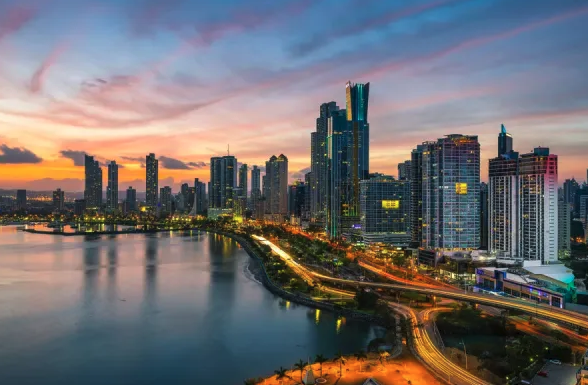 🔥 The Panama Pied à Terre Play