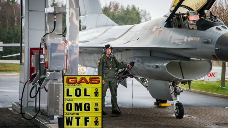 🔷 How the Military Buys Fuel