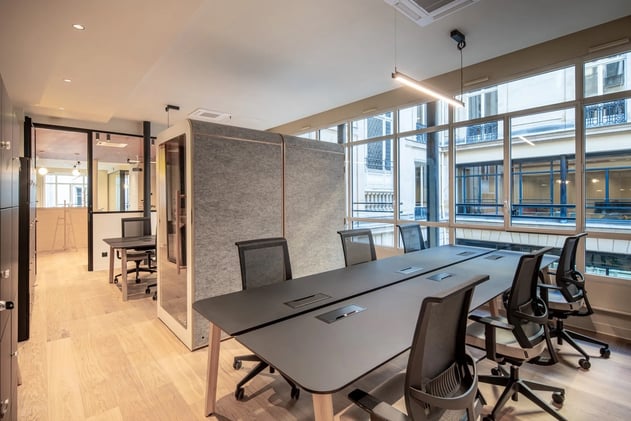 20 postes de travail disponibles