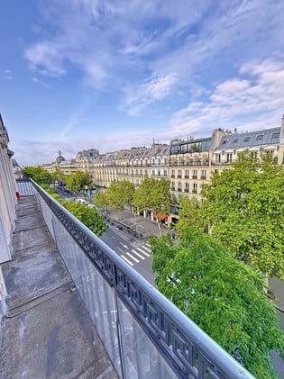 🏛 378 m2 lumineux à louer entre République et les Grands Boulevards