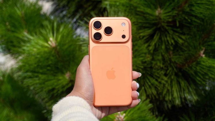 [TECH TIPS] 😎 iOS 26.2 Security | TV Spying Lawsuit | AirPods Feature | Foldable iPhone and more...