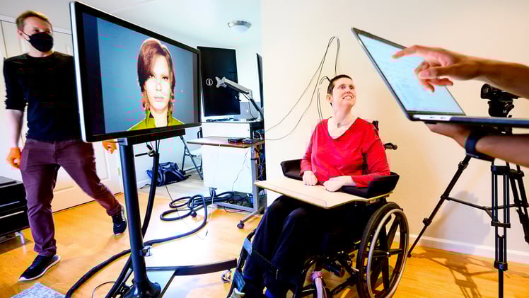 Hjerneimplant hjelper paralysert kvinne å prate gjennom en avatar