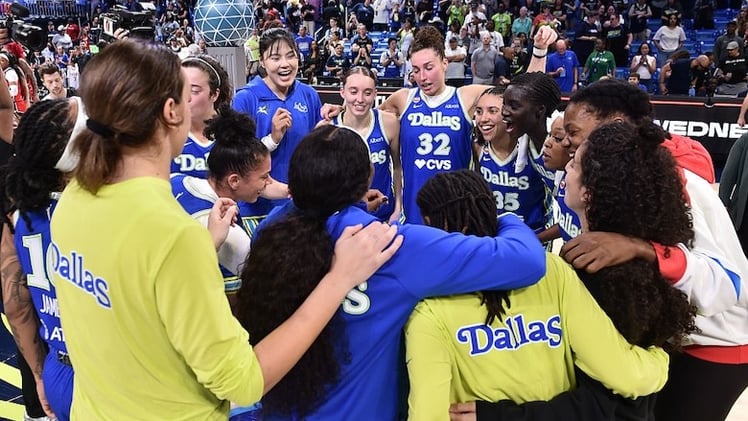 Azzi Fudd shines as Dallas downs Washington