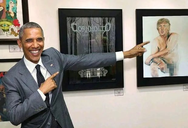 La foto de Obama señalando un retrato de Trump desnudo es completamente falsa