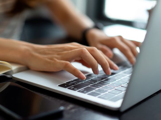 📩 The Cold Email Script That Books Meetings (Even on Autopilot 🤯)