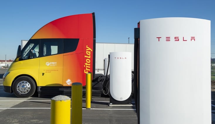 Tesla V4 Megawatt-Power, Milence-Start am Hermsdorfer Kreuz & E-Truck-Podcast