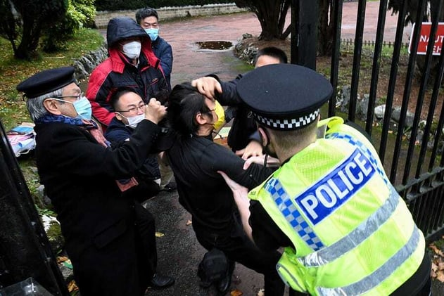 A shameful incident at the Chinese consulate 