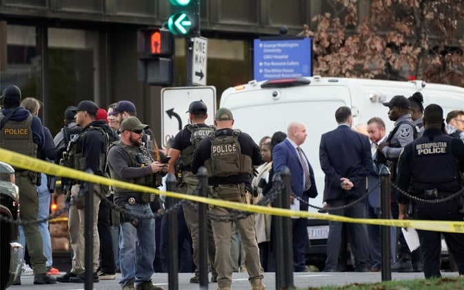 Un tiroteo cerca de la Casa Blanca dejó a dos guardias heridos