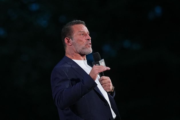 🍜 Tony Robbins fears AI..