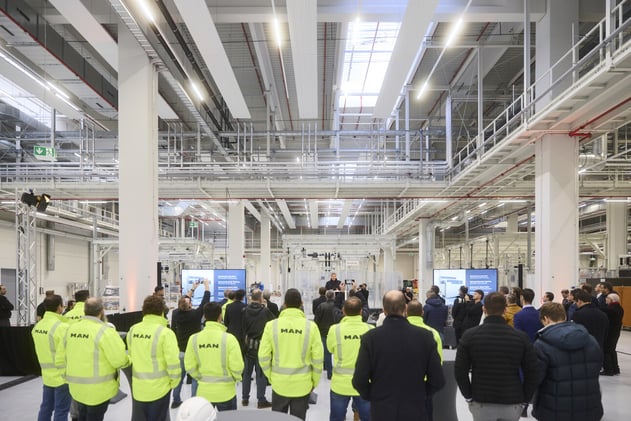 50.000 MAN-Batterien, Start des Durchleitungsmodells & Energie-Sieg in den Bergen