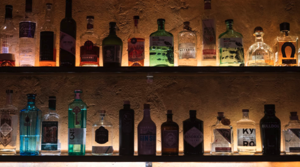 European wine and spirits makers urge 0% tariffs as EU-U.S. deal leaves sector in the dark // Winegrapes Without Contract and No Pesticide Crackdown