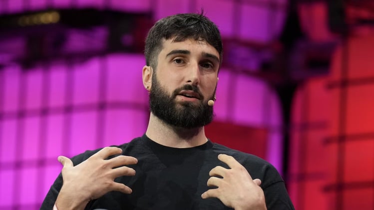 🍜 Canada explore federal AI adoption..