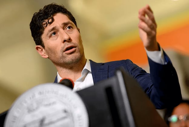 Minneapolis Mayor Blames Trump, Defends Protests After ICE Shooting