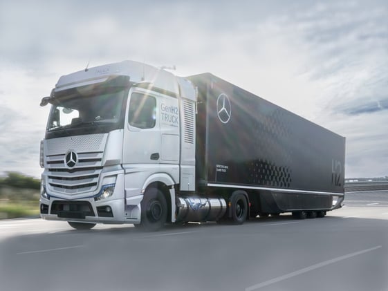 H2-Trucks erst ab 2030, KRAVAG Lade-Sharing & neue Tesla Semi Verbrauchsdaten