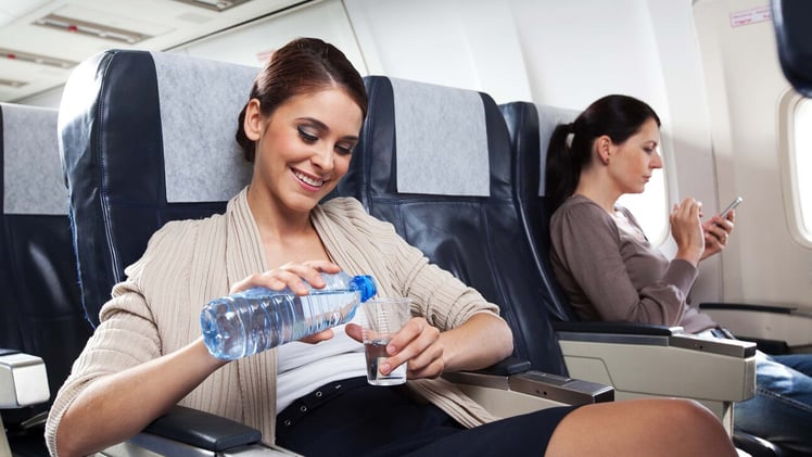 5 Easiest Ways to Stay Hydrated While Flying 
