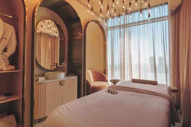 The forecast? Reflective, refreshing & just a little ridiculous 💭🤯 (hi, creatine up the nose).