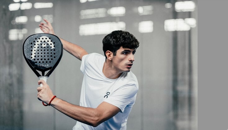 Sportswear label On signs padel world no.1 Arturo Coello