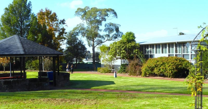 Cuts to Casterton school bus services would leave country kids in the lurch
