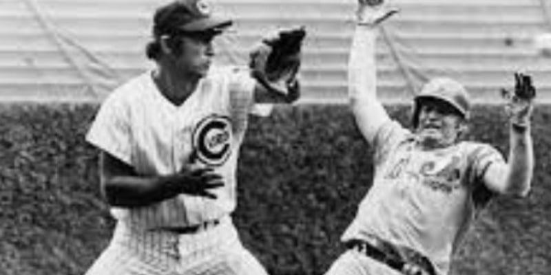 ⚾Ron Santo fractures his cheek but keeps his streak alive 
