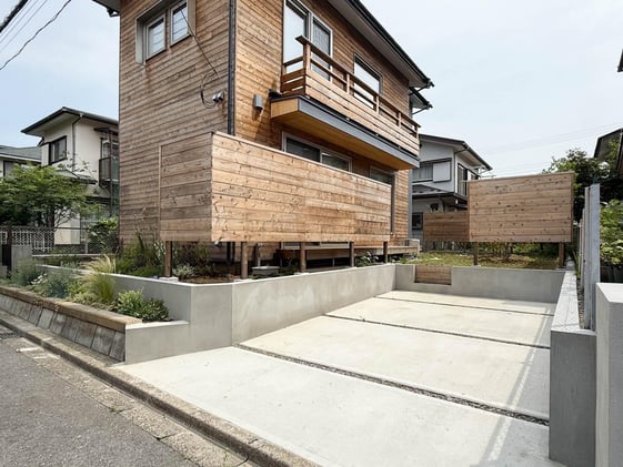 A Riverside Retreat: Modern Japanese Living in Nature's Embrace