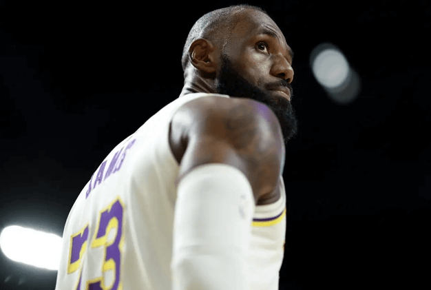 LeBron James Slammed for Practicing Golf Swing During National Anthem