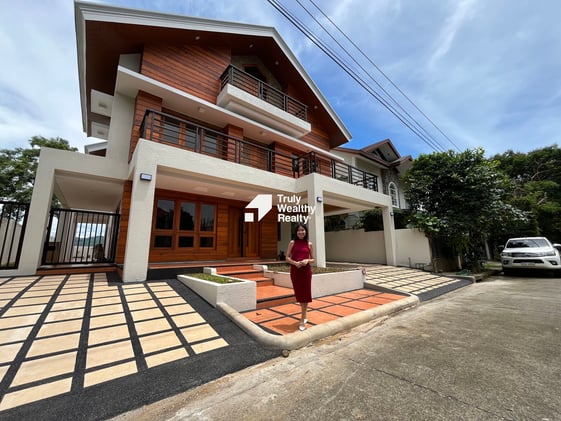 Welcome to a special look inside the Ridgeview Hardwood House in Xavier Estates — Watch Now!