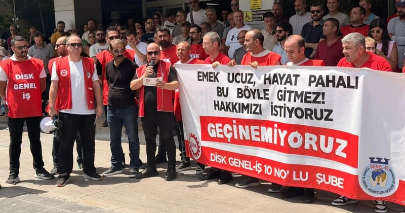 Karşıyaka'da üç aydır maaş alamayan işçiler