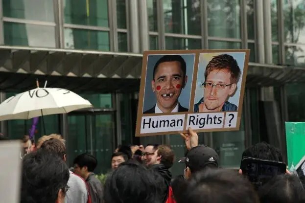 Edward Snowden consiguió trabajo en Rusia: dará soporte técnico en un sitio web