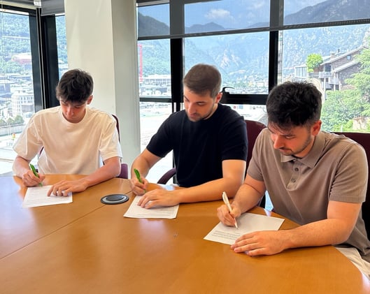 Hemos firmado nuestro primer préstamo
