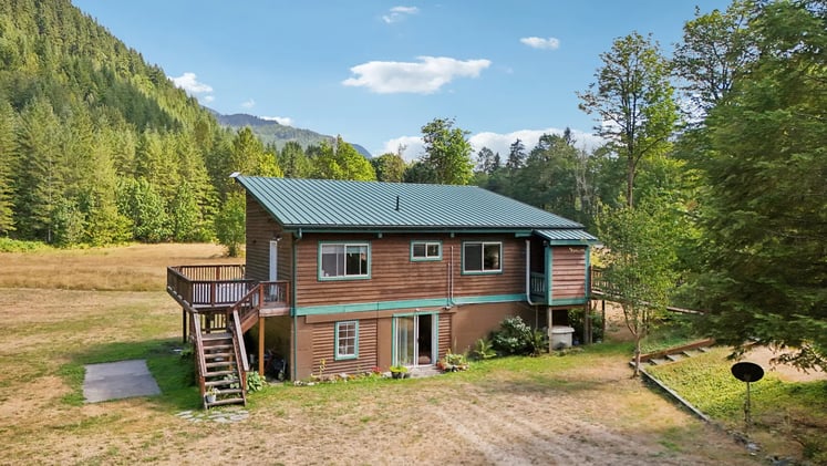 🏕️ West Coast Wealth: End Your Week with Prime STR Deals | August 22, 2025